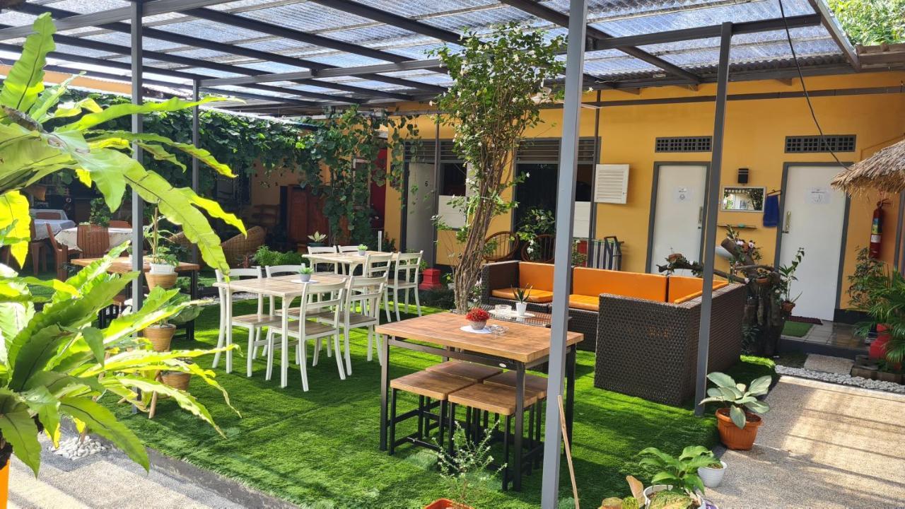 Dewi Sri Guesthouse Mataram Exterior foto
