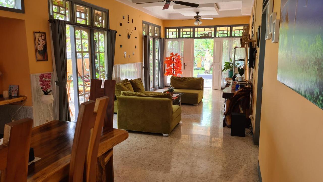 Dewi Sri Guesthouse Mataram Exterior foto
