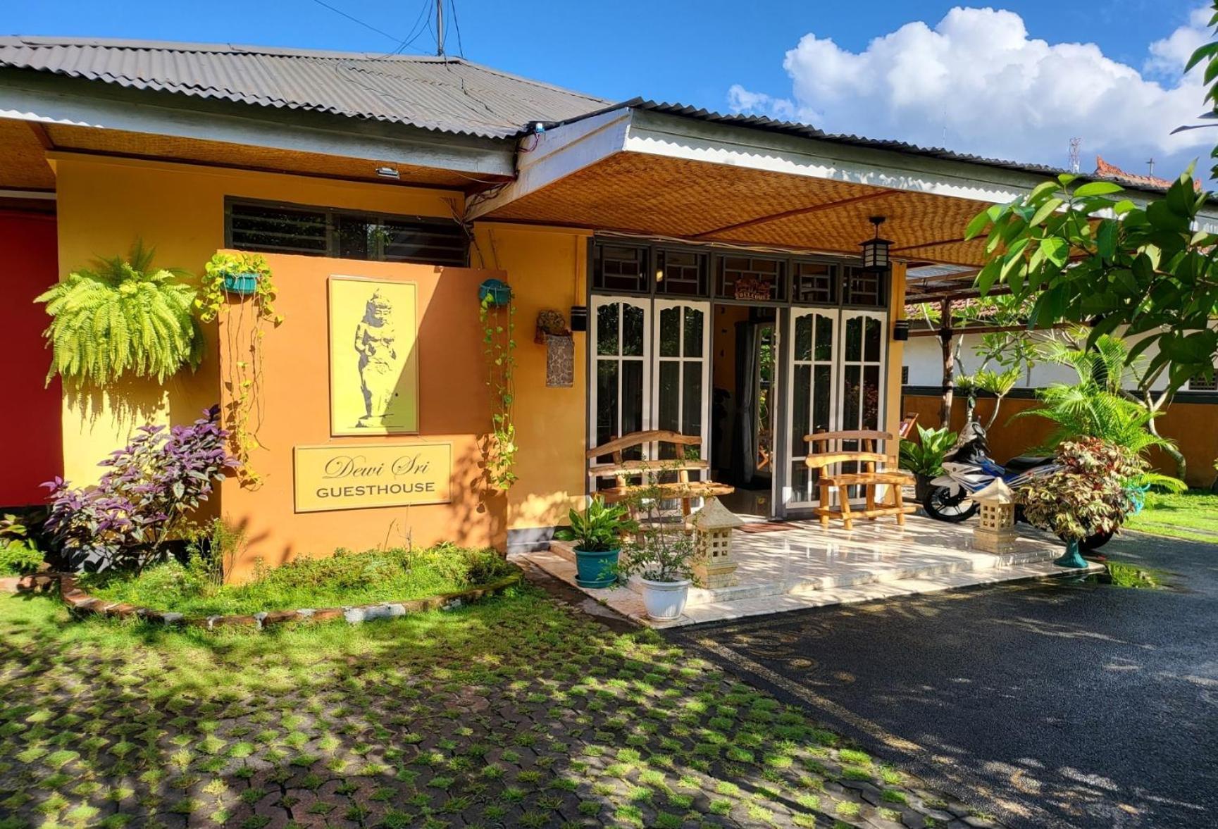 Dewi Sri Guesthouse Mataram Exterior foto